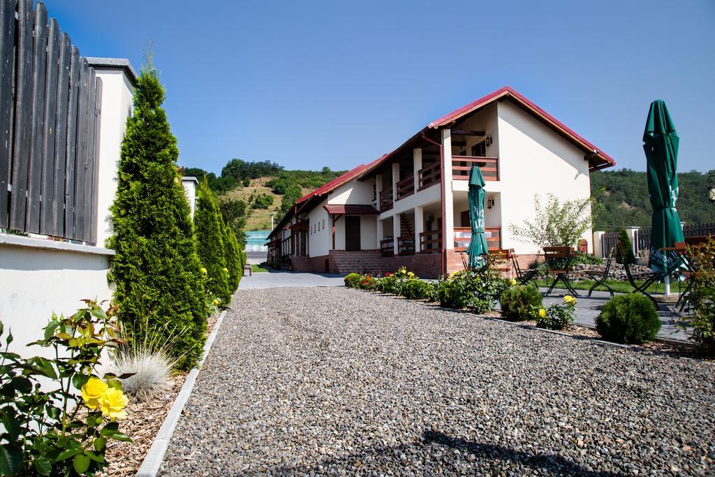 Curteni Country Court Bed & Breakfast エクステリア 写真